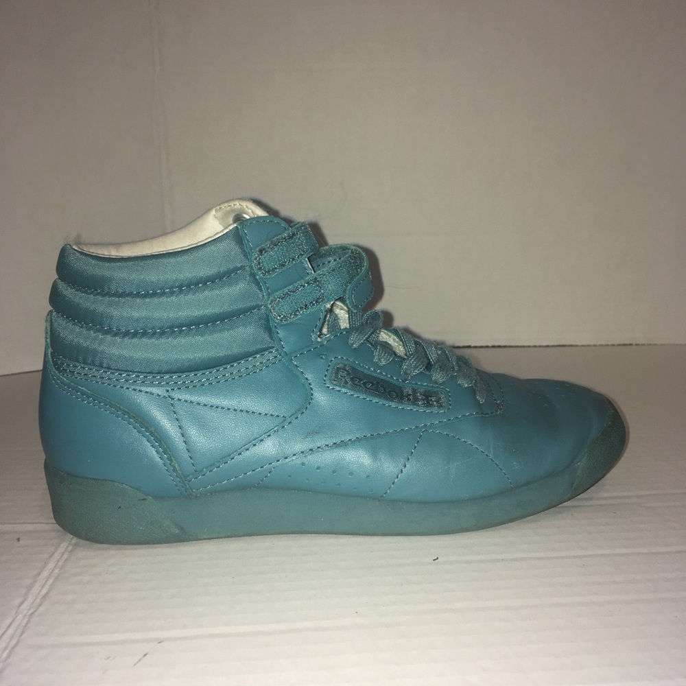 Reebok Classic Mid Aqua Size 6.5
